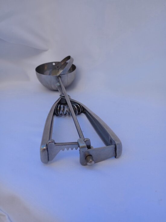 Stainless Steel Kitchen Tool Lot Garlic Press Ice Cream Scoop Pizza Cutter Tongs - Picture 6 of 16